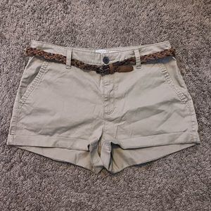 Khaki Shorts, belt included